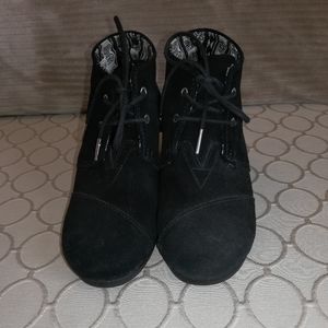 Tom's Black Suede Wedge Booties 9W